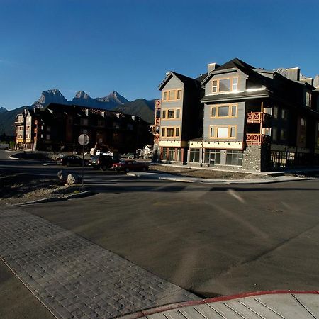 Apartment 407, Contemporary Decor Canmore Exterior photo
