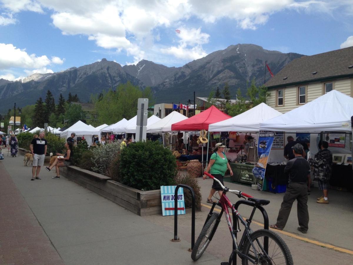 Apartment 407, Contemporary Decor Canmore Exterior photo