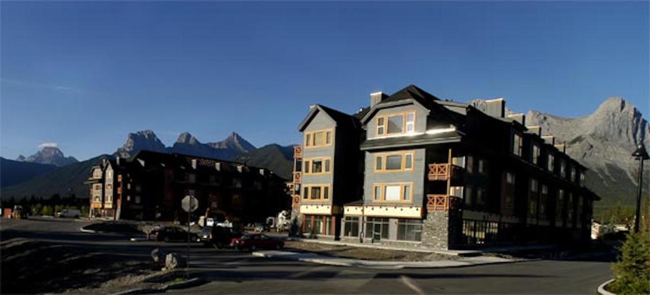 Apartment 407, Contemporary Decor Canmore Exterior photo
