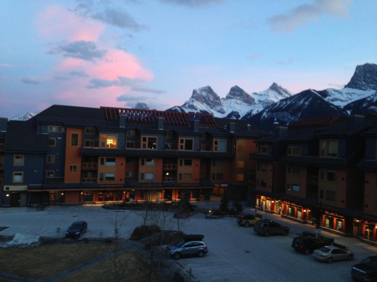Apartment 407, Contemporary Decor Canmore Exterior photo
